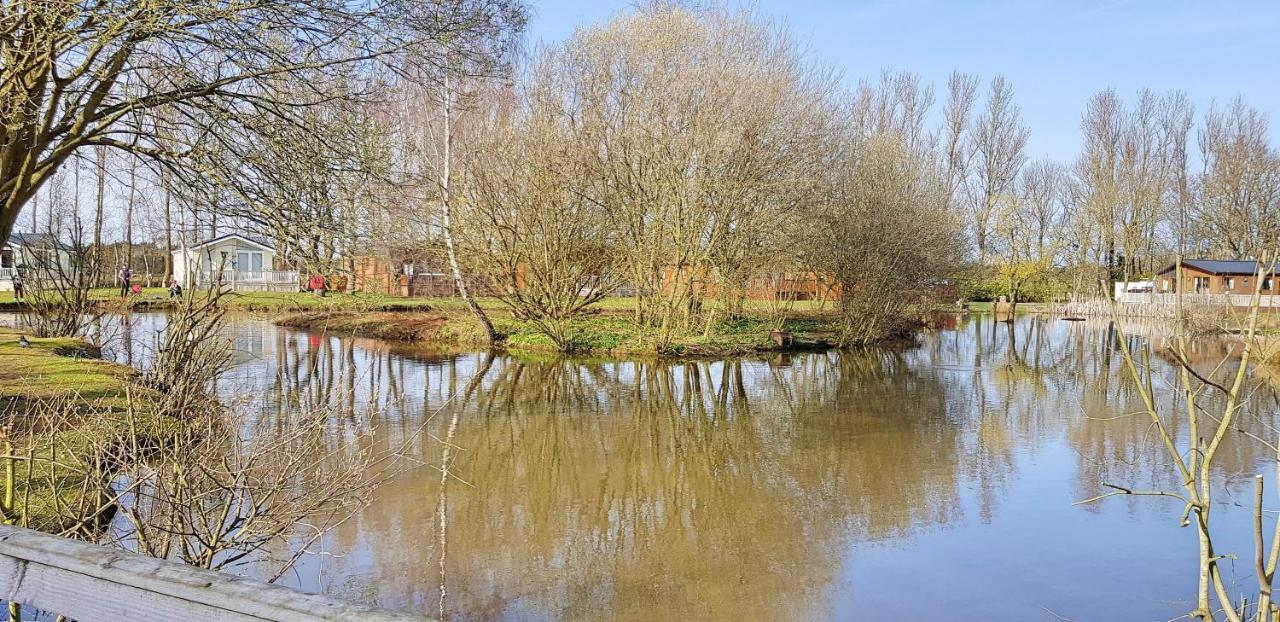 Sutton on the Forest White Rose Caravan At Goosewood Holiday Park York المظهر الخارجي الصورة